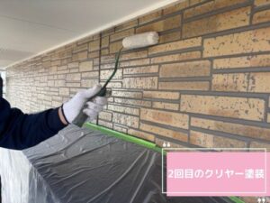 徳島市K様邸 クリヤー塗装2回目 塗装中の様子
